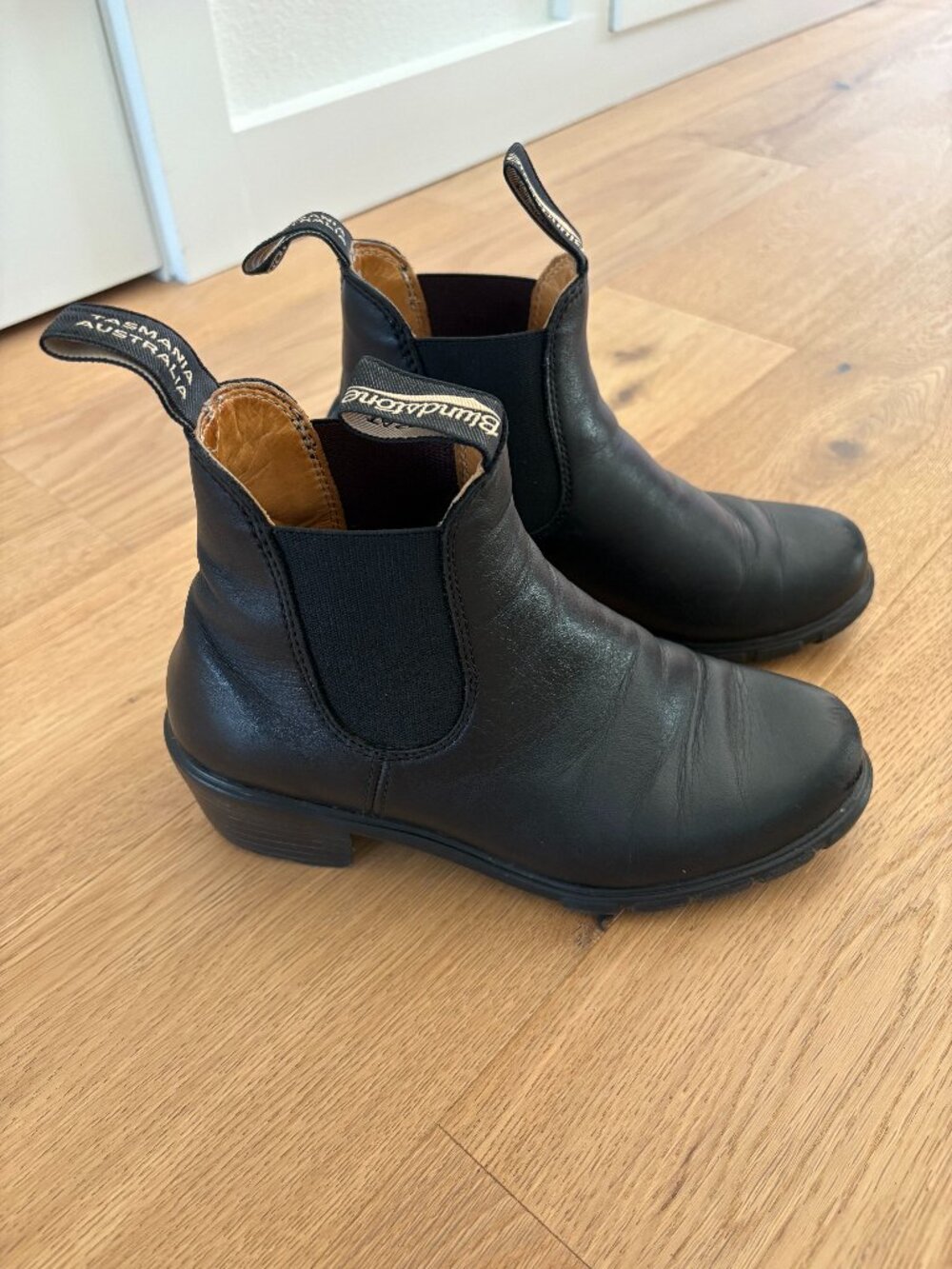 Size 6.5 Blundstone Chelsea Boot